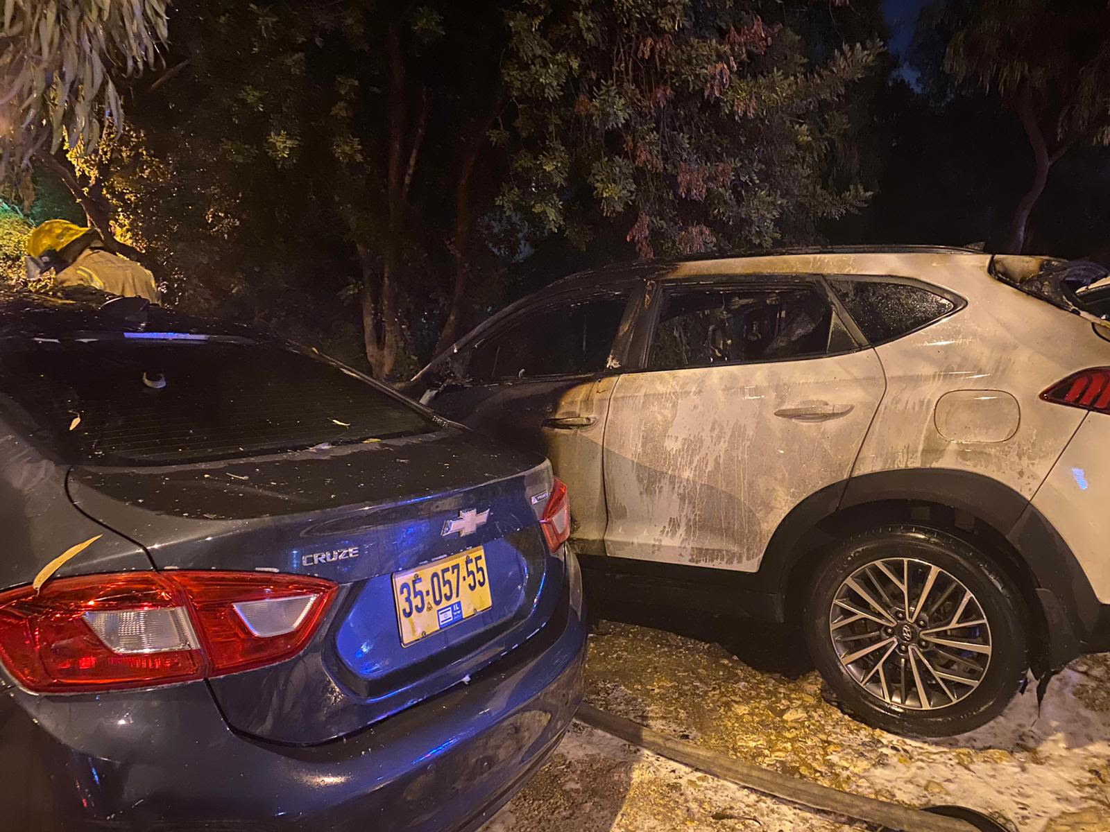 اندلاع حريق بعدد من السيارات في حيفا